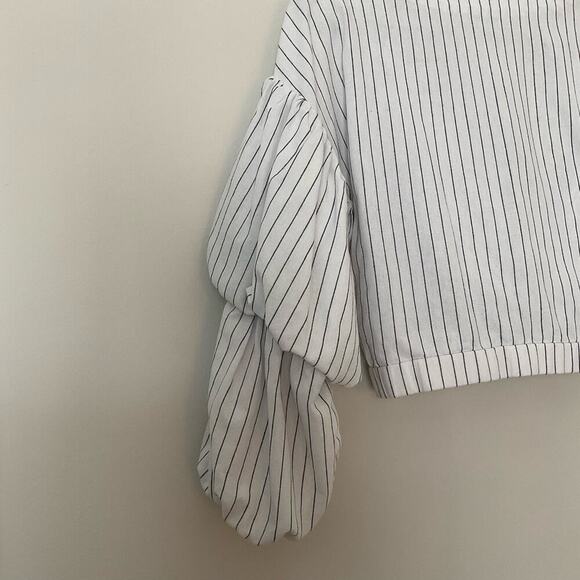 Saylor Grove Pinstripe Tiered Sleeve Top‎ - Picture 5 of 5